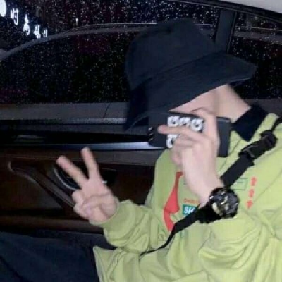 2025潮流男生微信头像图片