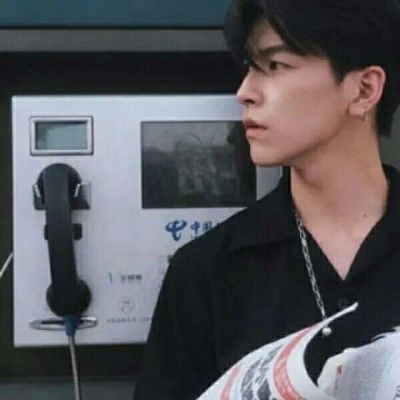 2025潮流男生微信头像图片