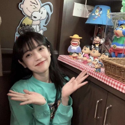 2025年女生流行微信头像图片