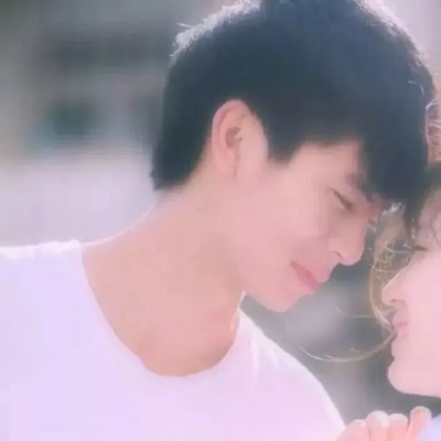 高清真人亲吻情侣头像