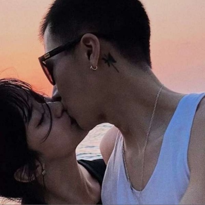 高清真人亲吻情侣头像