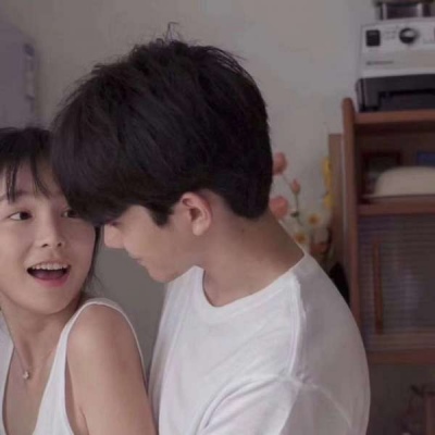 高清真人亲吻情侣头像