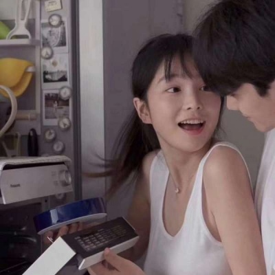 高清真人亲吻情侣头像