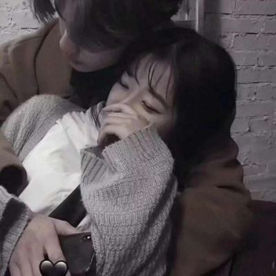 高清真人亲吻情侣头像