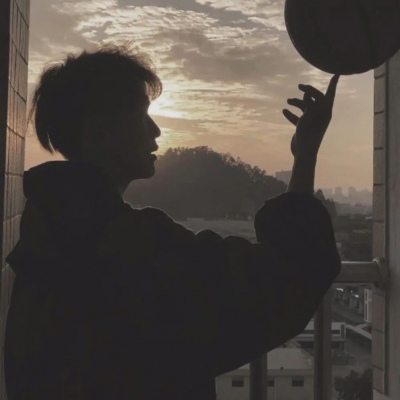 2025新版微信头像男成熟图片