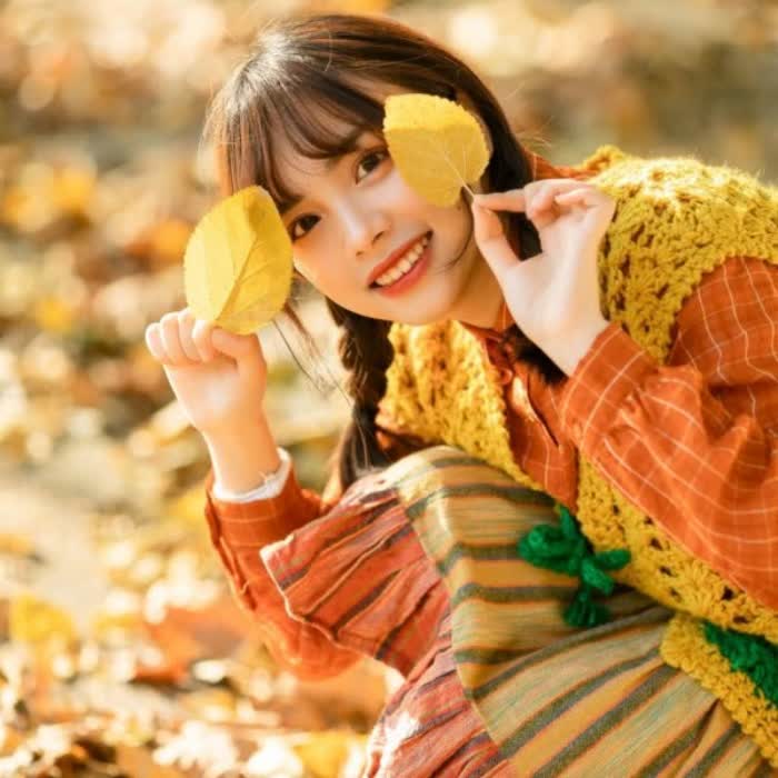 女生清新甜美秋天头像图片