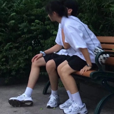 2025最潮情头真人一左一右图片