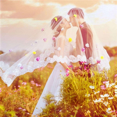 美女帅哥亲吻头像图片