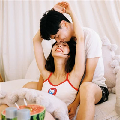 美女帅哥亲吻头像图片