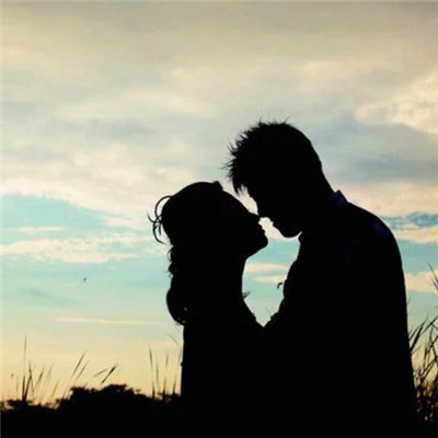 美女帅哥亲吻头像图片