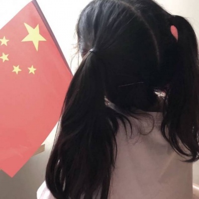 带五星红旗的女生头像