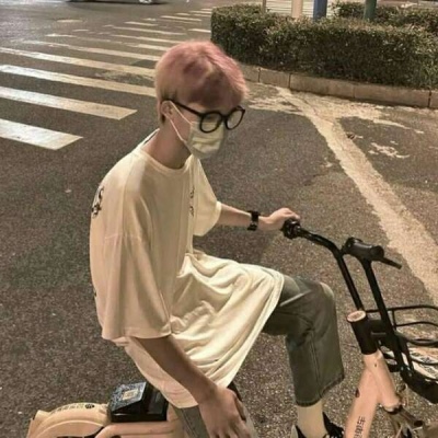 2025真人高清男头像图片