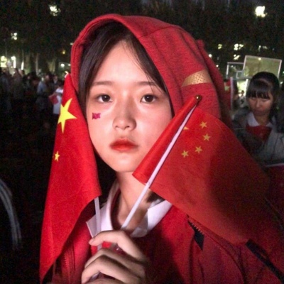 带五星红旗的女生头像