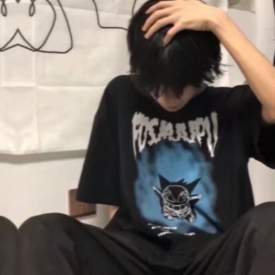 2025最火男生头像图片