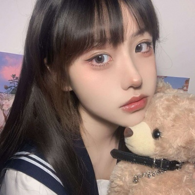 2025最火女生头像图片