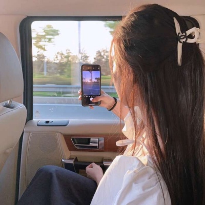 2025最流行微信头像女生真人图片