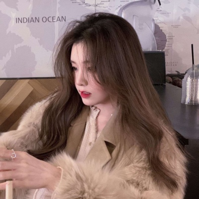 2025最火女生头像图片