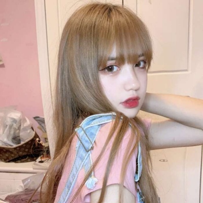 2025最流行微信头像女生真人图片