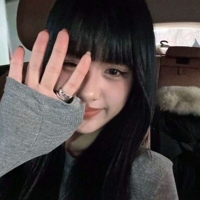 2025最火女生头像图片