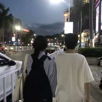 2025独一无二情侣头像男女一人一半图片
