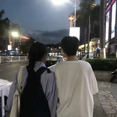 2025独一无二情侣头像男女一人一半图片