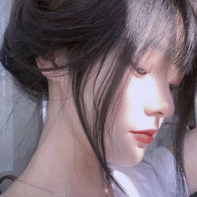 2025最火的扣扣头像女生真人图片