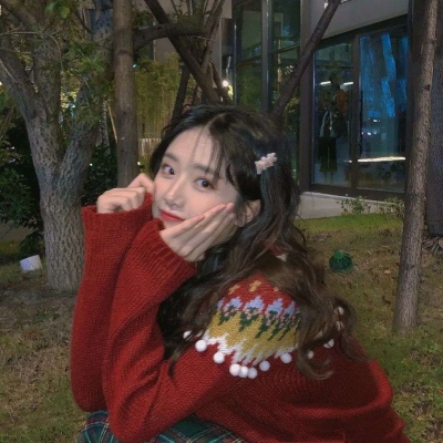 女生头像新年红色系真人