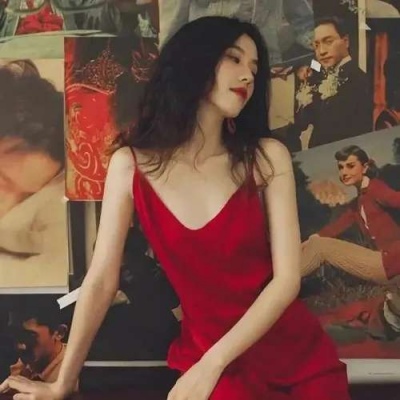 2025红色的微信头像女生图片