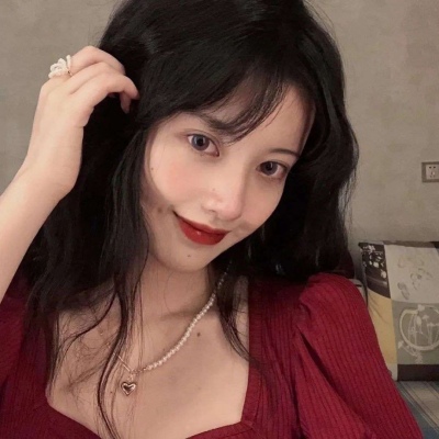 女生头像新年红色系真人