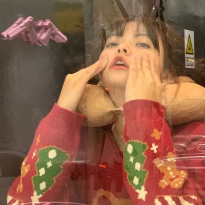 过年头像红色系女生真人