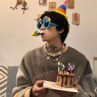 qq2025年男生头像图片
