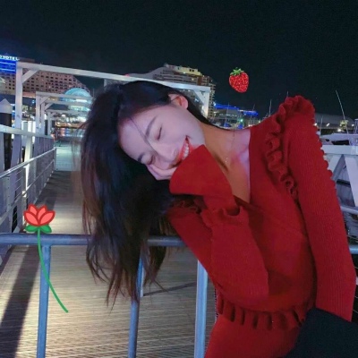 女生头像新年红色系真人