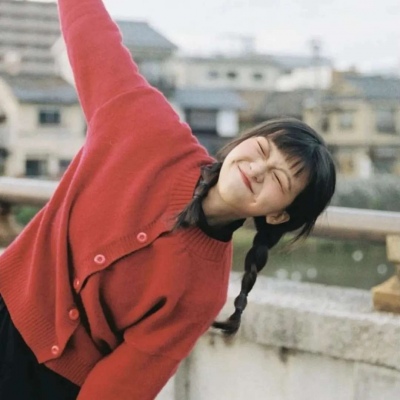 过年头像红色系女生真人