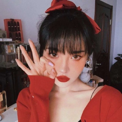 过年头像红色系女生真人