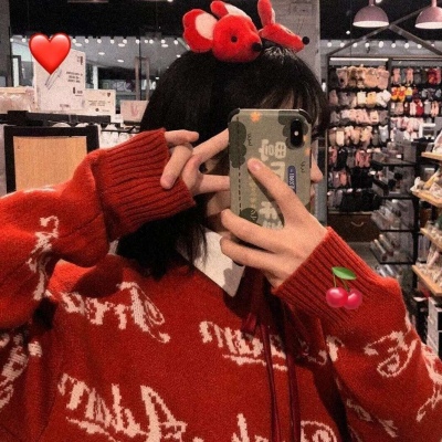 过年头像红色系女生真人
