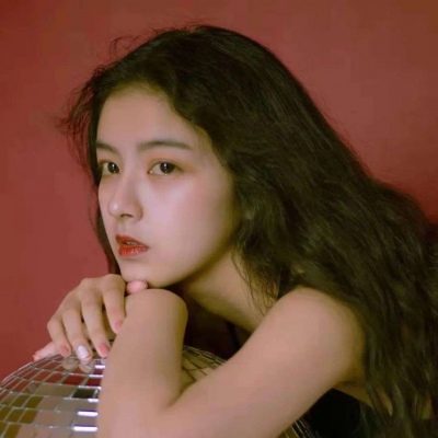 2025红色的微信头像女生图片