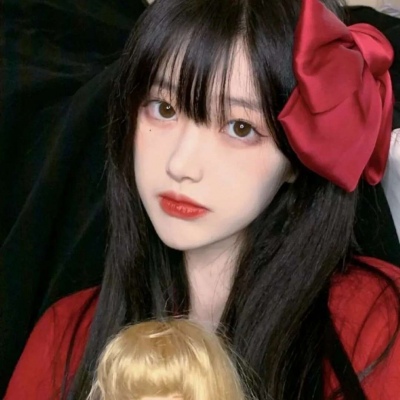 过年头像红色系女生真人