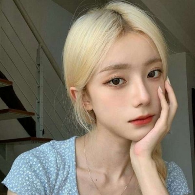 2025年头像真人女生照片