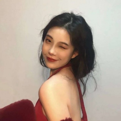 过年头像红色系女生真人