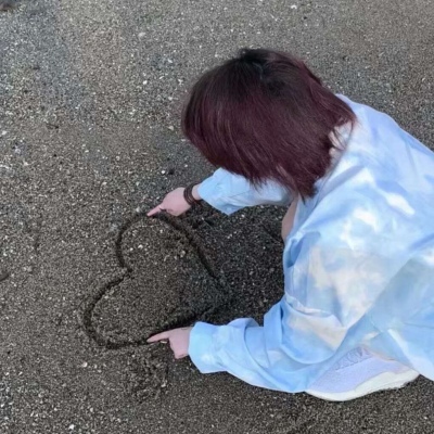 2025年最火男生微信头像
