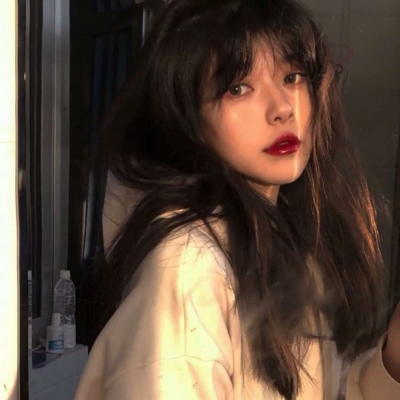 qq头像最新最流行2025女生图片