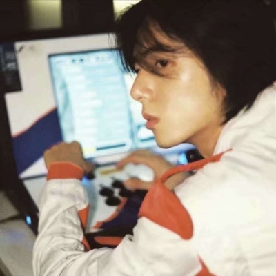 2025年最火男生微信头像