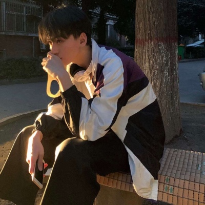 个性帅气的高冷微信男生头像