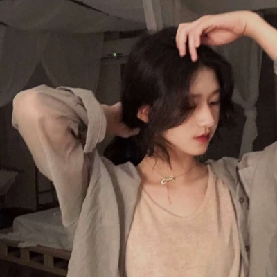 qq头像最新最流行2025女生图片