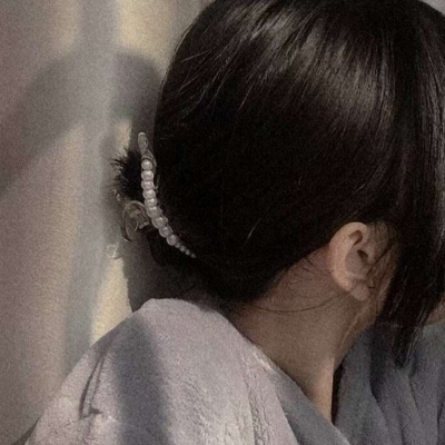 2025高冷丧系女生头像高清图片