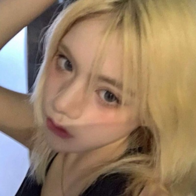 qq头像最新最流行2025女生图片