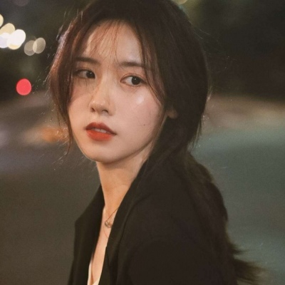 2025最火女生头像霸气图片