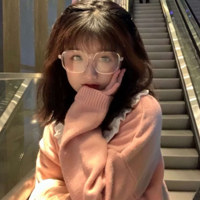 适合过年用的微信真人女生头像