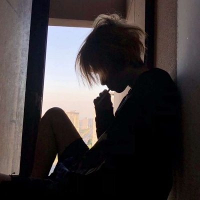 男生不露脸或微露脸真人微信头像