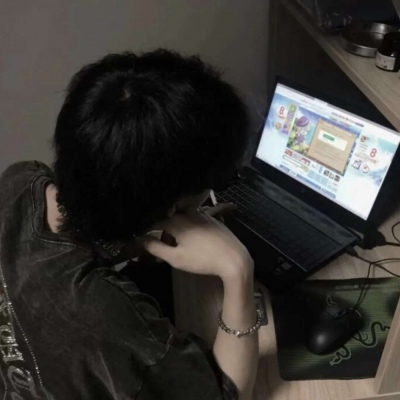 2025最火男生头像潮流